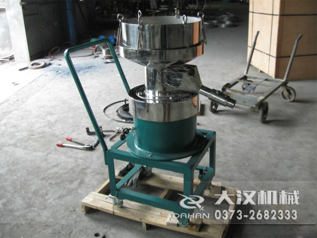 特殊制作的涂料振動(dòng)篩-加裝小推車裝置，方便設(shè)備的移動(dòng)。