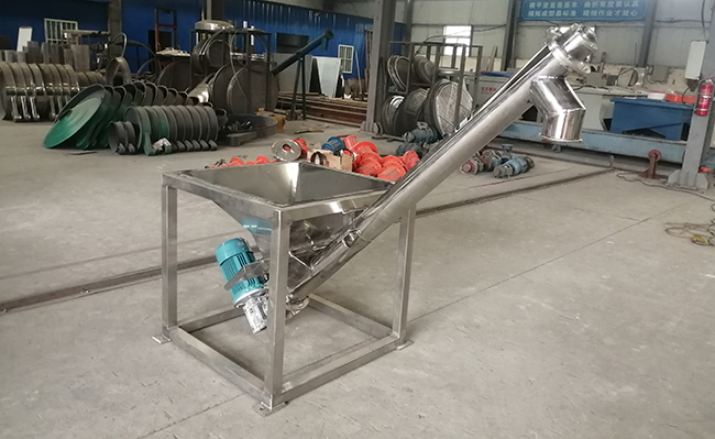 ls螺旋輸送機(jī)：型號(hào)齊全，結(jié)構(gòu)簡(jiǎn)單，占地面積小，輸送能力強(qiáng)。